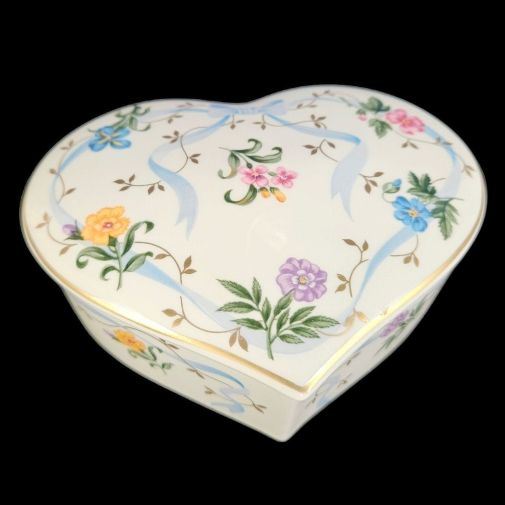 Christopher Stuart Floral Ribbon Heart Shape Box and Lid Y1516 Trinket Gold Trim